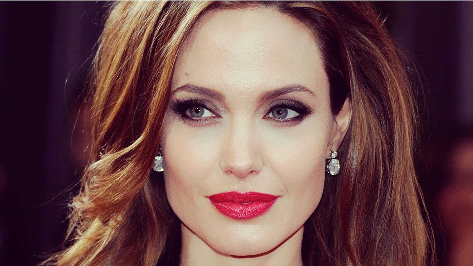 Angelina Jolie sử dụng phương pháp lăn kim